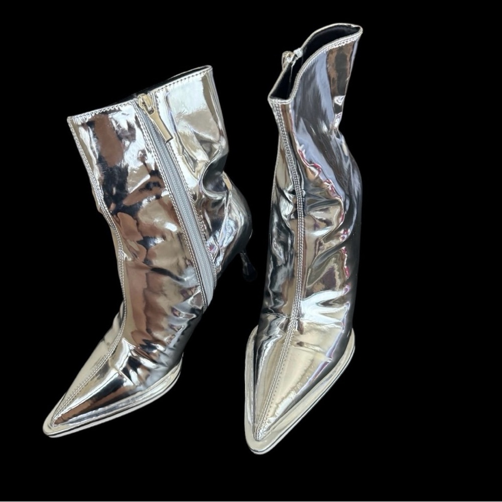New high heels shoes, silver, totally new never worn. For tiny narrow foot